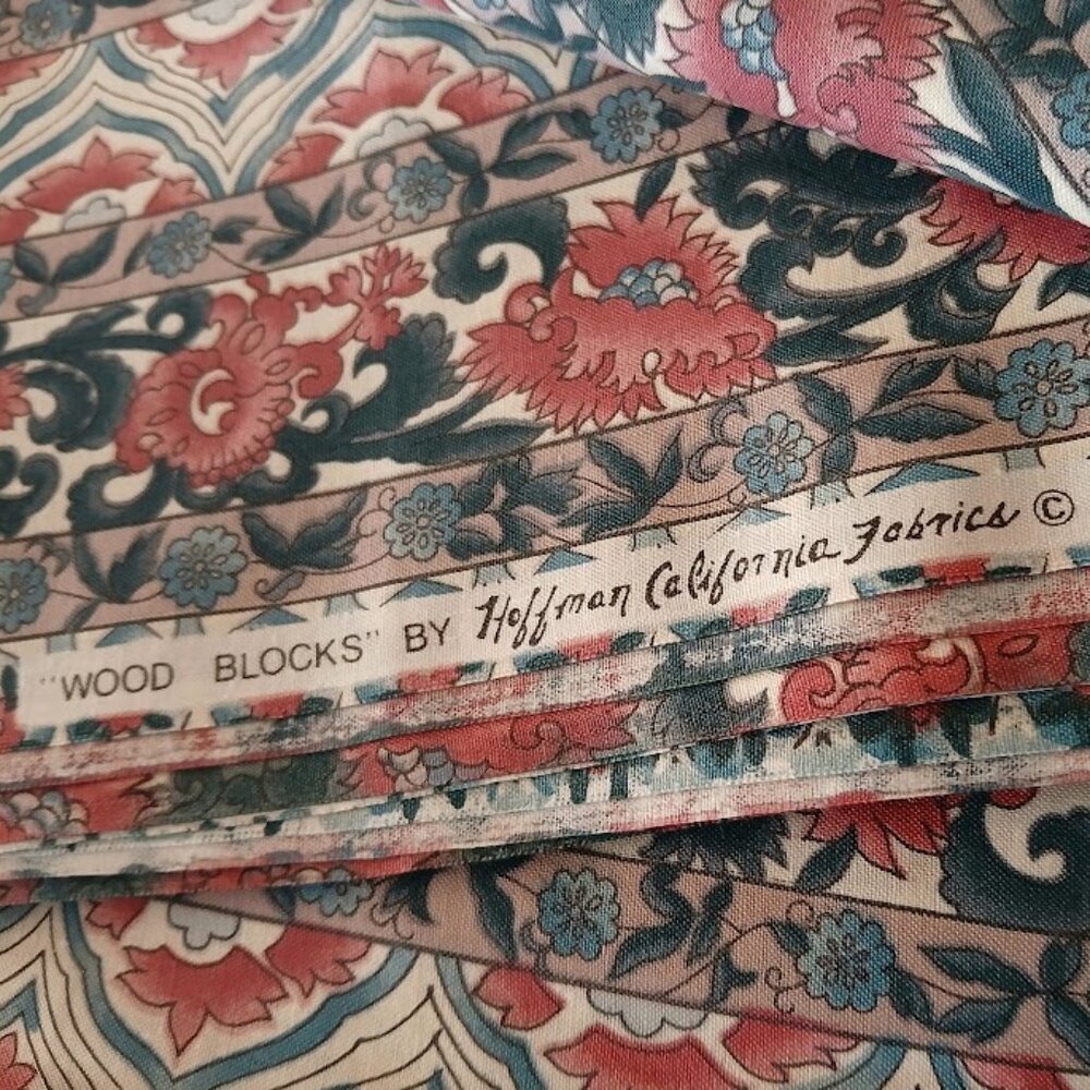 New HOFFMAN CALIFORNIA Fabric by 1/2 Yard Wood Blocks Floral Pink Blue Green 44"